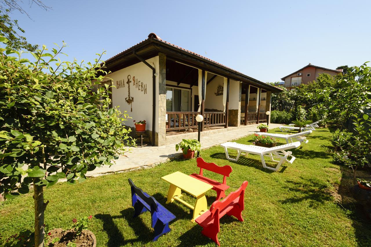 Villa Yanevi 洛泽内茨 外观 照片