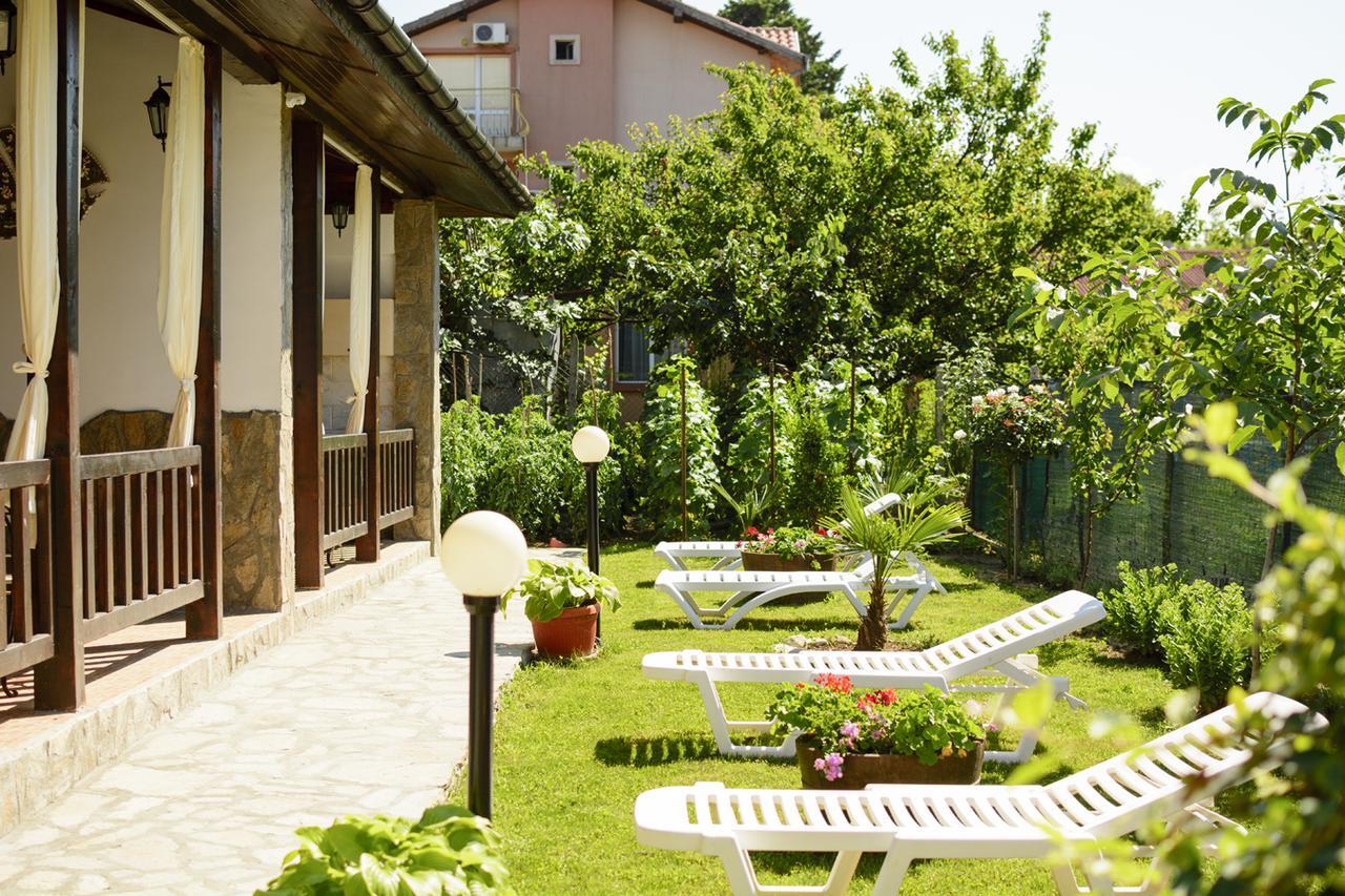 Villa Yanevi 洛泽内茨 外观 照片